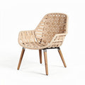 Wicker stoel met houten poten in naturel kleur voor binnen en buiten gebruik